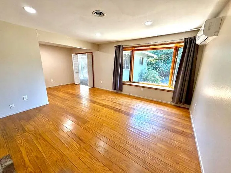 785 Duke Cir — Photo 17