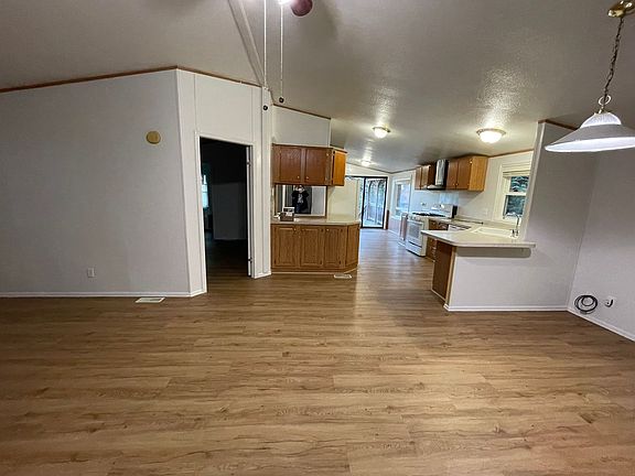 3rd image of 17711 Bass Ln NW