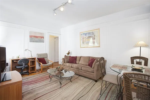 Rented by Susan Finkel, LREB | media 10
