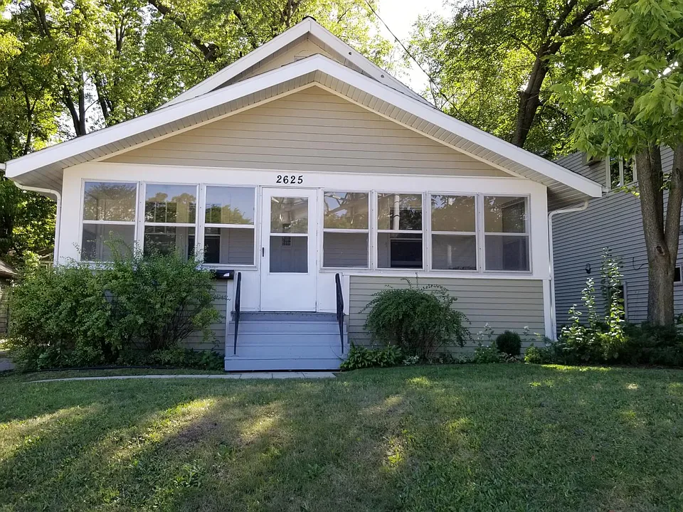 2625 University Ave