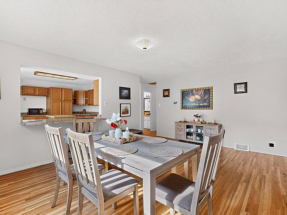 3rd image of 10209 Mesa Arriba Ave NE