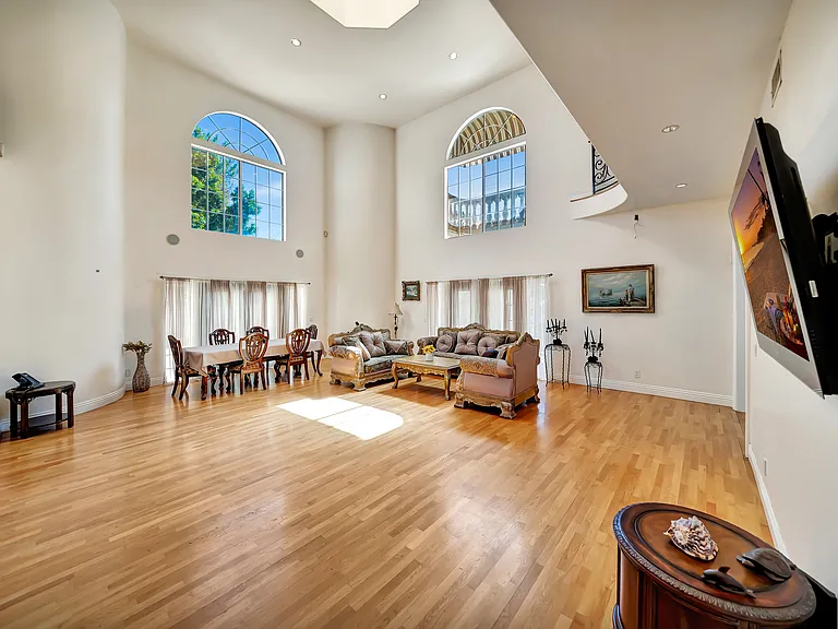 7735 Wilbur Ave — Photo 17