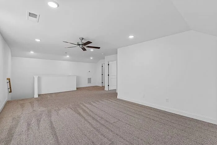 3 bed, 3.0 bath, 2363 sqft, $2,600 — Photo 4