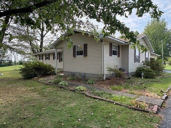 3rd image of 429 County Road 1800e