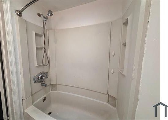 4th image of 3250 Westmont Ave
