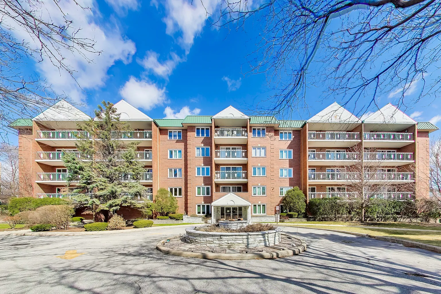 6980 W Touhy Ave APT 402 photo 1
