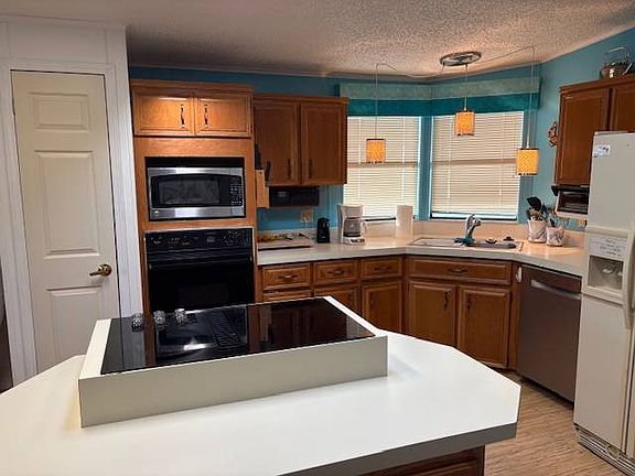 3rd image of 633 E Crystal Lake Dr