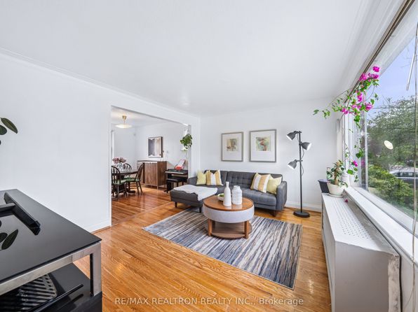16 Plaxton Dr #E03, Toronto, ON M4B 2P8