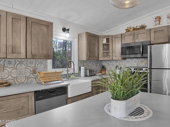 2nd image of 21 Ironwood Ln