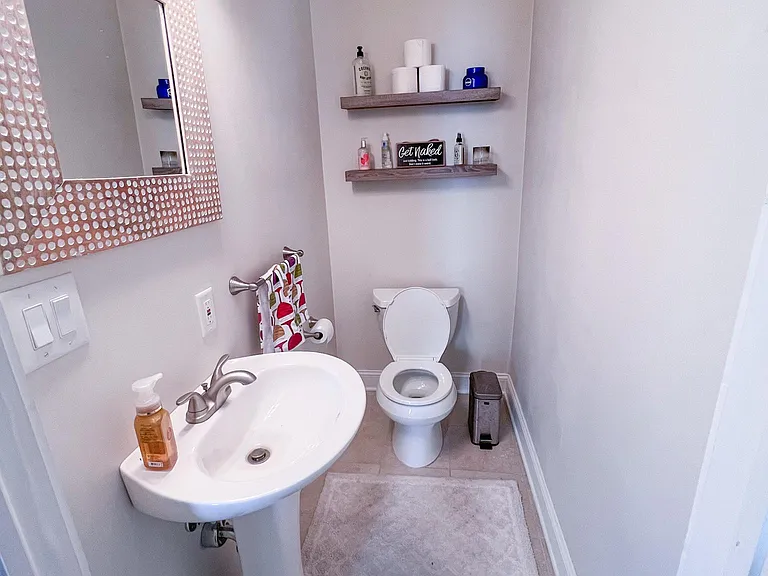 2415 Morton Ave — Photo 6