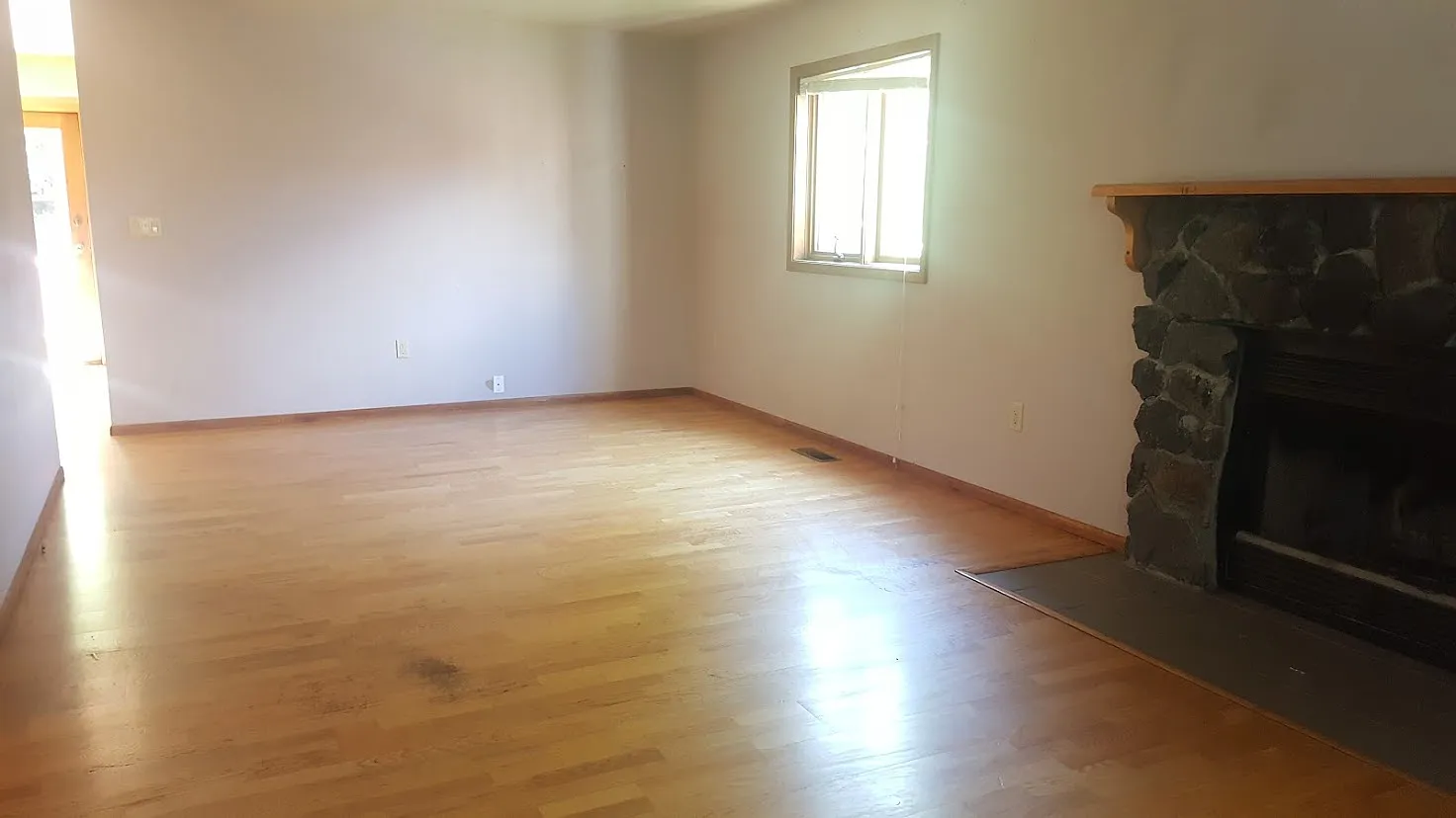 3 bed, 2.5 bath, 1575 sqft, $2,200 — Photo 2