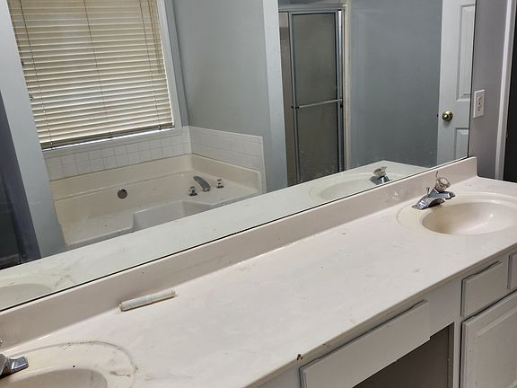 4th image of 2345 Shady Oaks Dr