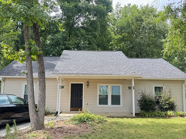 1210 Ridgewood Dr — Photo 1