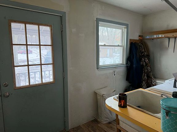 2nd image of 10131 Alpine Dr