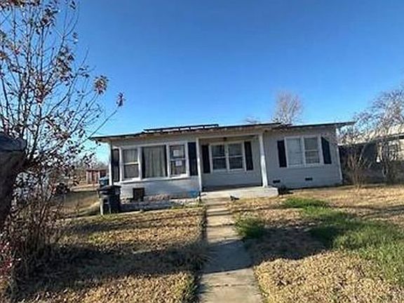 2nd image of 714 E Mesquite St