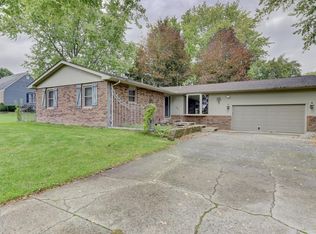 106 Fairlane Dr, Hebron, IN 46341
