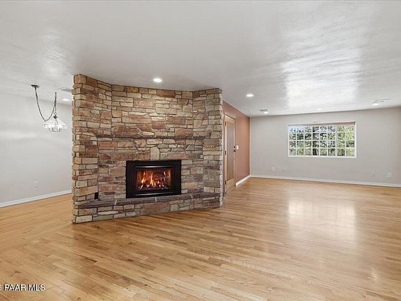 4th image of 1625 Idylwild Rd