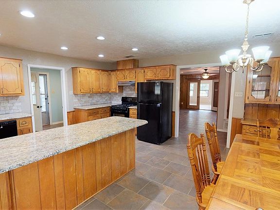 5th image of 209 Country Ln