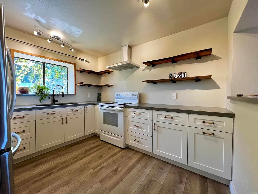 2 bed, 1.0 bath, 932 sqft, $2,800 — Photo 4