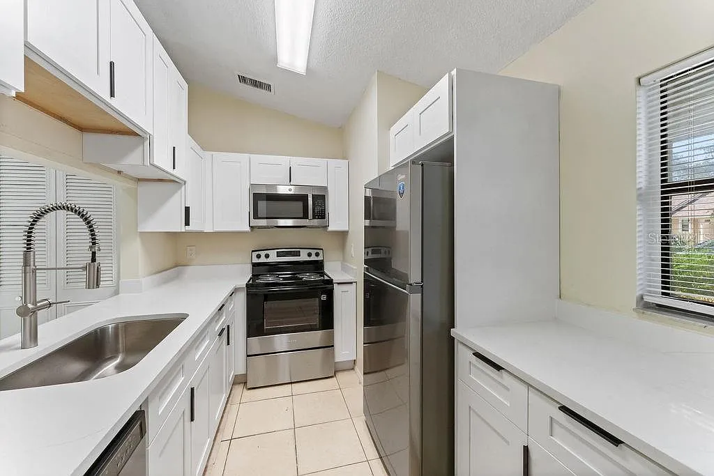 2 bed, 1.0 bath, 901 sqft, $1,395 — Photo 4
