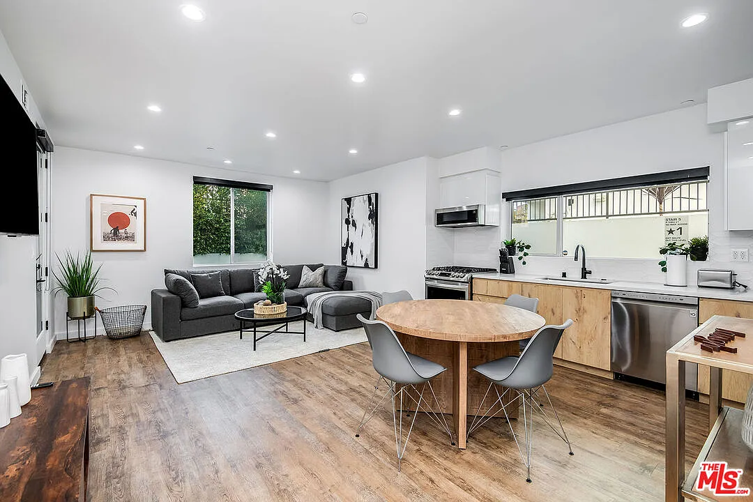 1 bed, 1.0 bath, 948 sqft, $5,000 — Photo 4