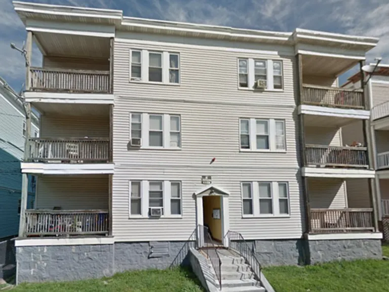 267 Fuller St — Photo 3