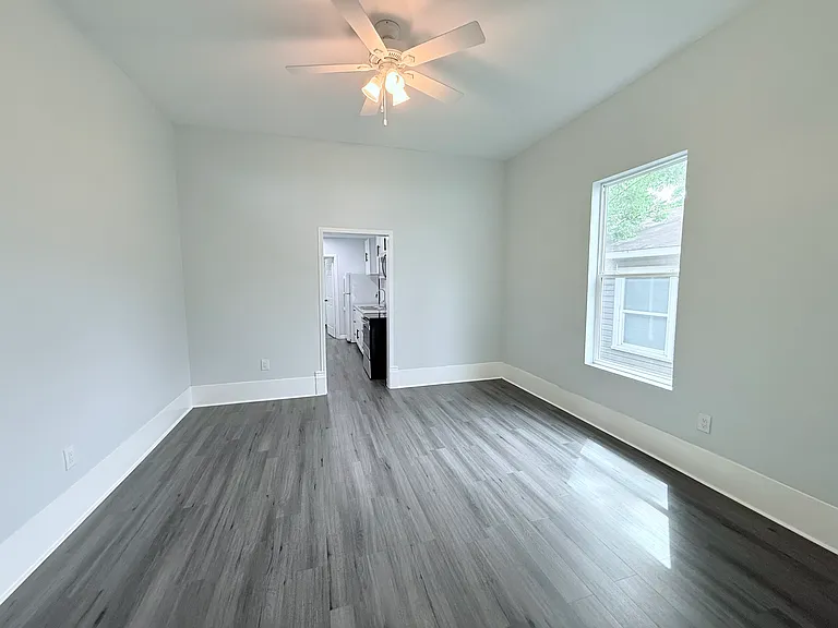 1326 W Sears St — Photo 10
