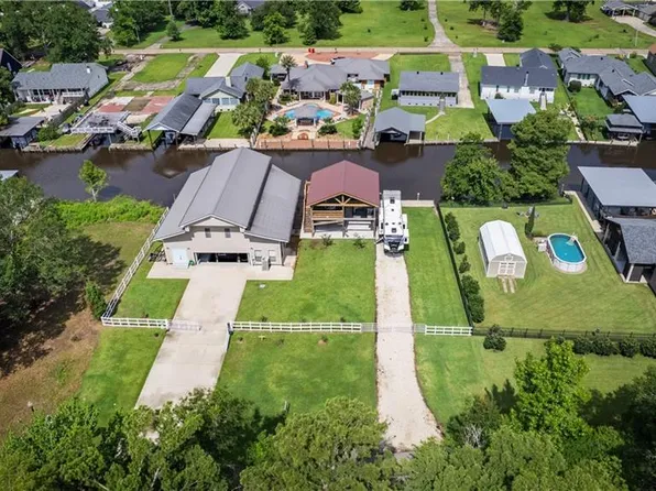 20591 Swamp Dr, Springfield, LA 70462