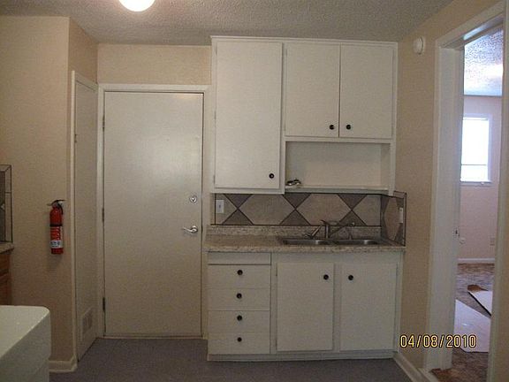 3rd image of 2800 N Prince St APT 7