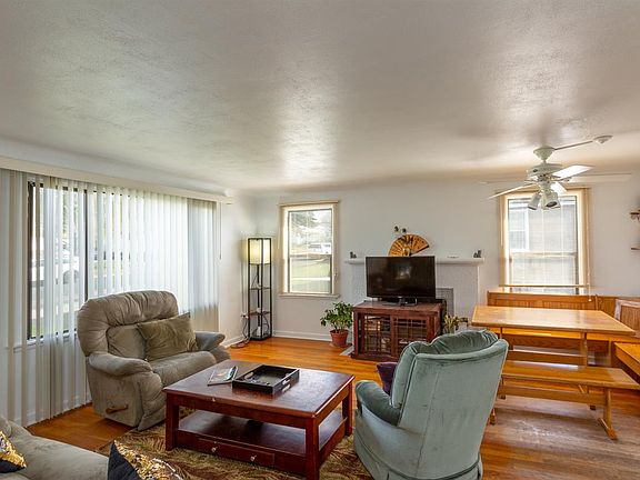 2nd image of 2717 W Heroy Ave
