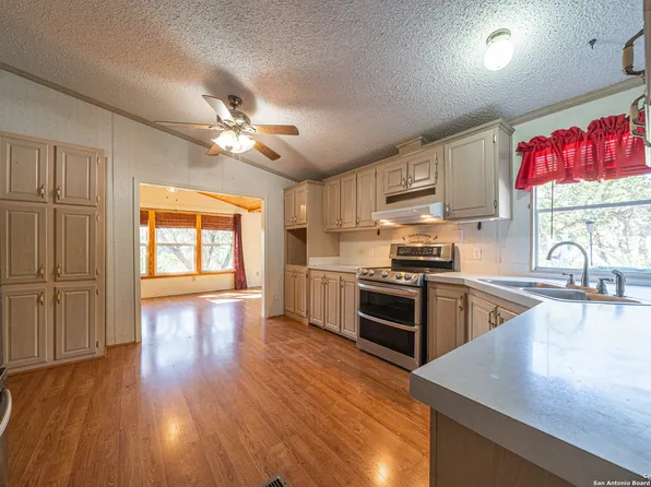 375 SCENIC LOOP, Pipe Creek, TX 78063