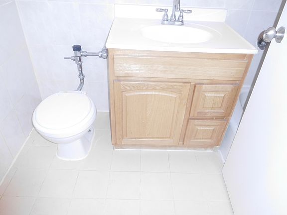 4th image of 4430 Douglaston Pkwy #6CA