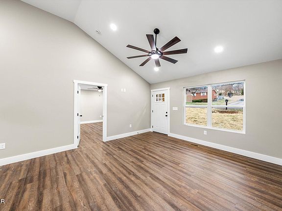 4th image of 423 Overlook Dr
