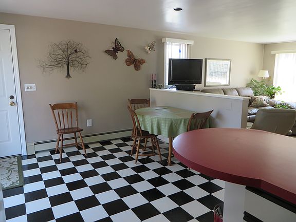 Dining area 1