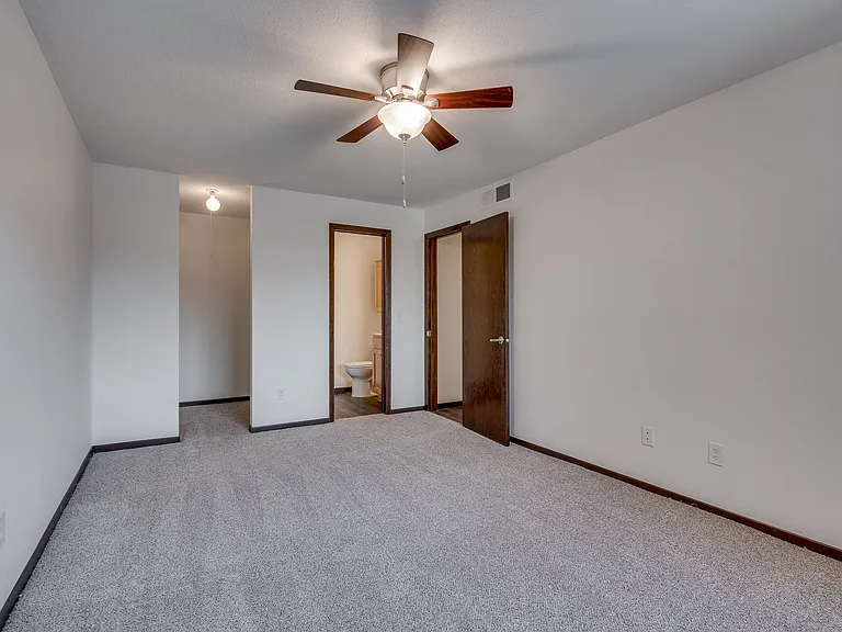 Shelard Village Apartments — Photo 25