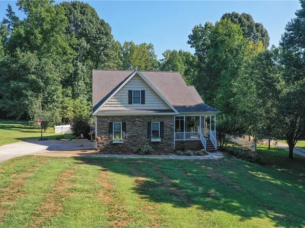 133 Fernhaven Ln, Mocksville, NC 27028