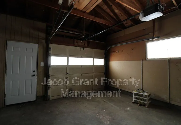 1703 Raymond Dr — Photo 15