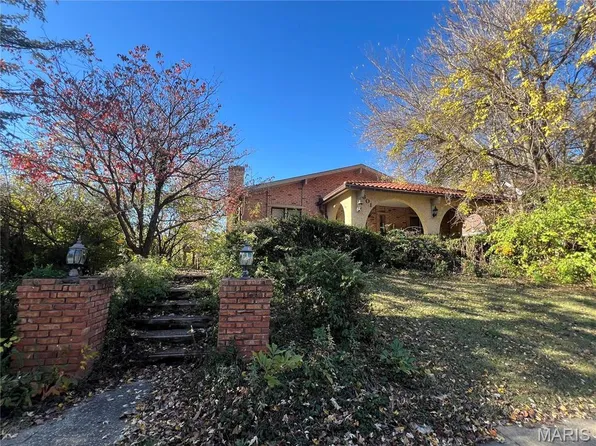 601 N Benton Ave, Saint Charles, MO 63301
