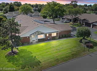 614 Country Club Dr #5, Saint Clair Shores, MI 48082