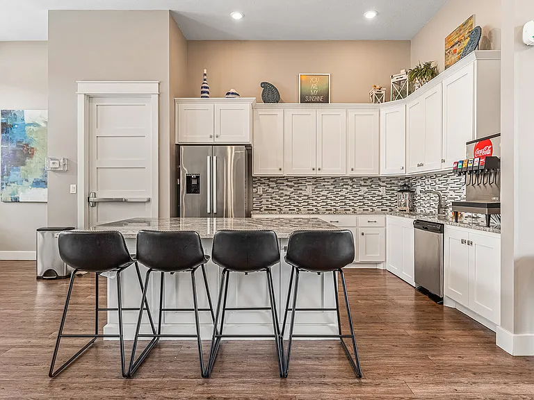 Kensington Apartments — Photo 17