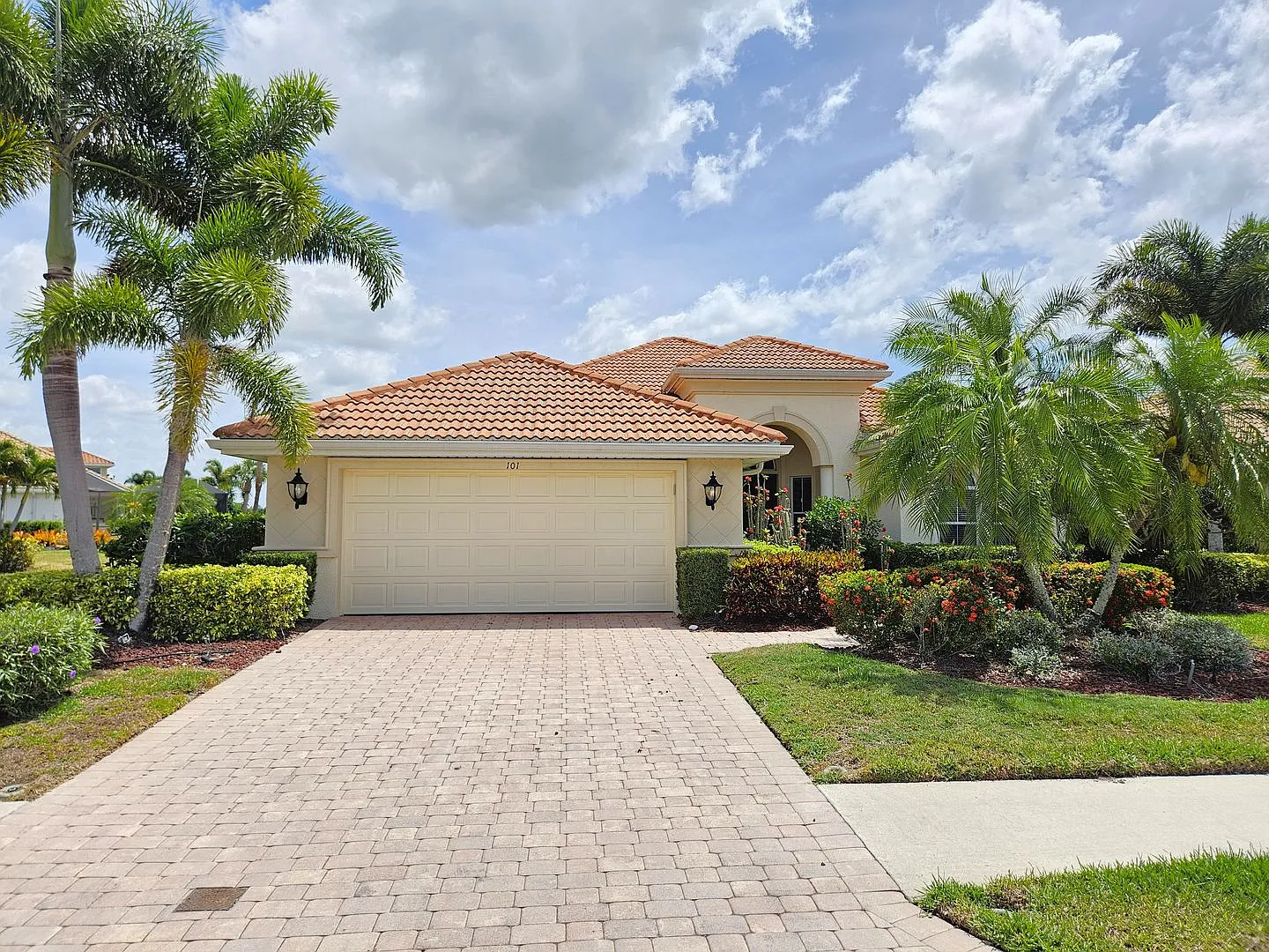 Seasonal Short-Term 4 Bedroom 3 Bathroom Heated Pool Home located in Venetian Golf & River Club! — Photo 1