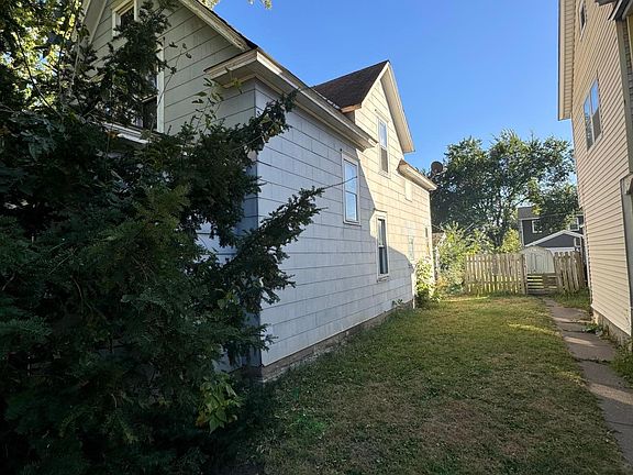 2nd image of 860 Lawson Ave E
