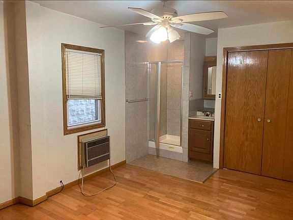 3rd image of 2949 S Emerald Ave #1F