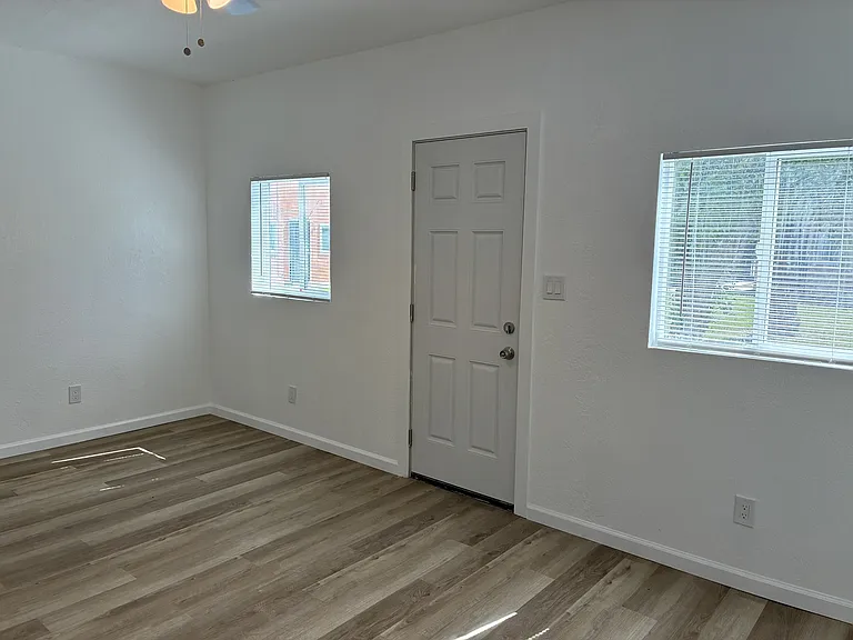 430 S Washington St — Photo 5