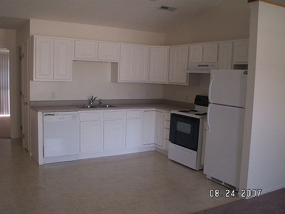 4th image of 2270 Shamrock Ln #B