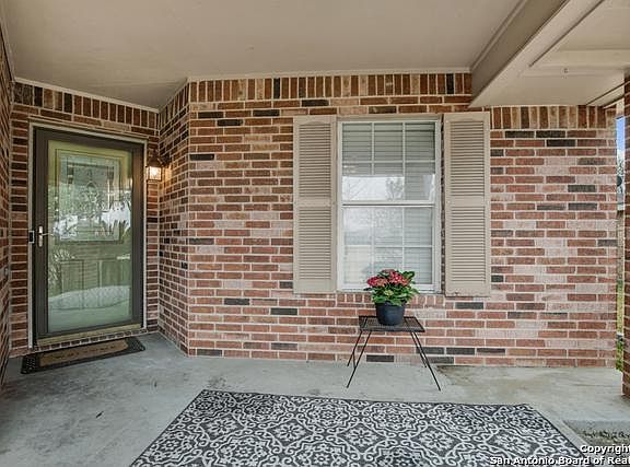 2nd image of 121 Castlewood Dr