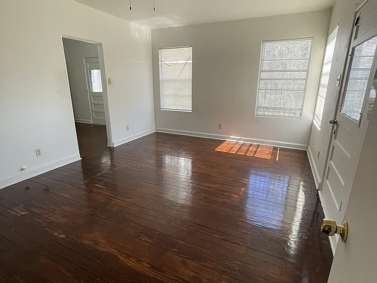 326 E Mistletoe Ave #3 — Photo 3