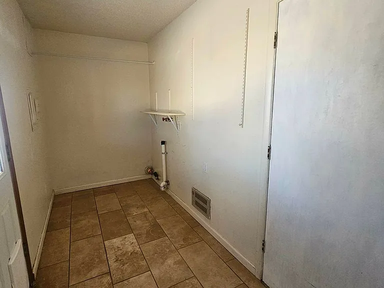 129 Tucker Cir — Photo 8
