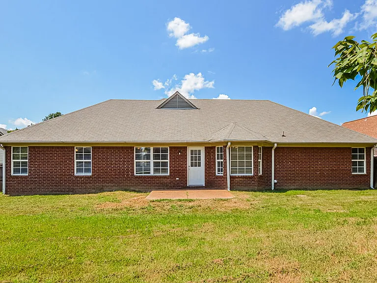 4064 Sidlehill Dr — Photo 16