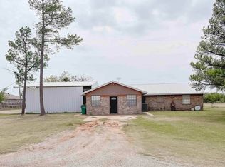 418 Mesquite St, Archer City, TX 76351